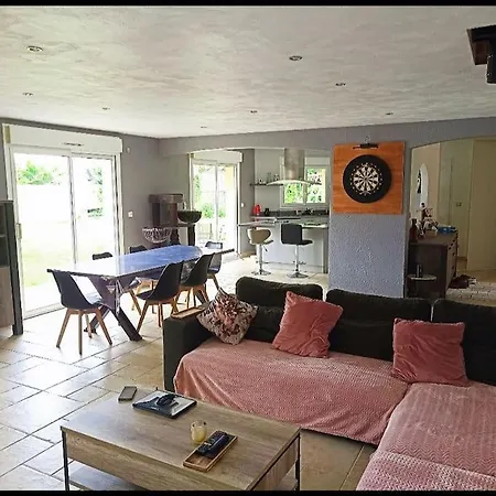 Villa Spacieuse Avec Piscine *