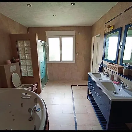 Spacieuse Avec Piscine