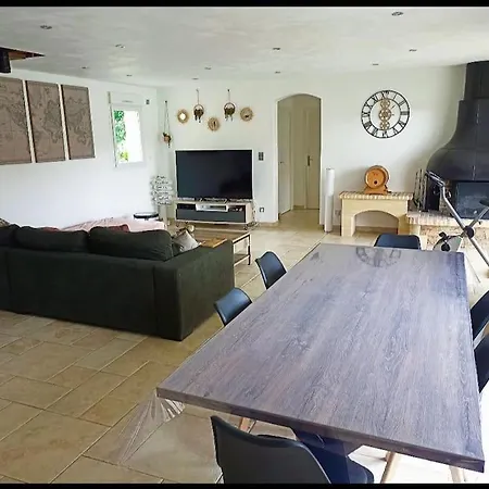Villa Spacieuse Avec Piscine Loisy-sur-Marne